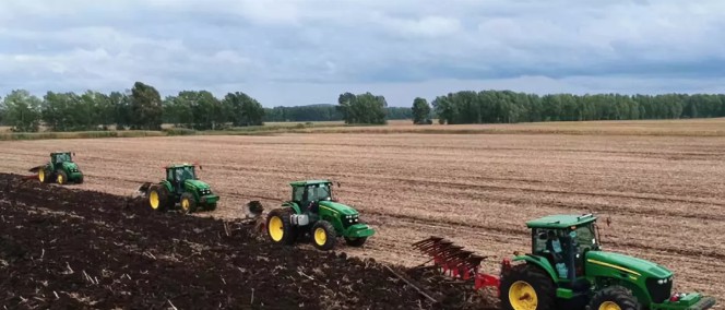 前进在希望的野外上——2018jbo竞博农业子午线轮胎田间演示会圆满举行