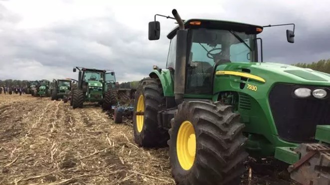前进在希望的野外上——2018jbo竞博农业子午线轮胎田间演示会圆满举行_新闻动态_jbo竞博（官网）
