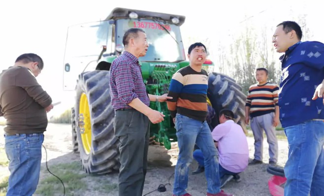 前进在希望的野外上——2018jbo竞博农业子午线轮胎田间演示会圆满举行_新闻动态_jbo竞博（官网）