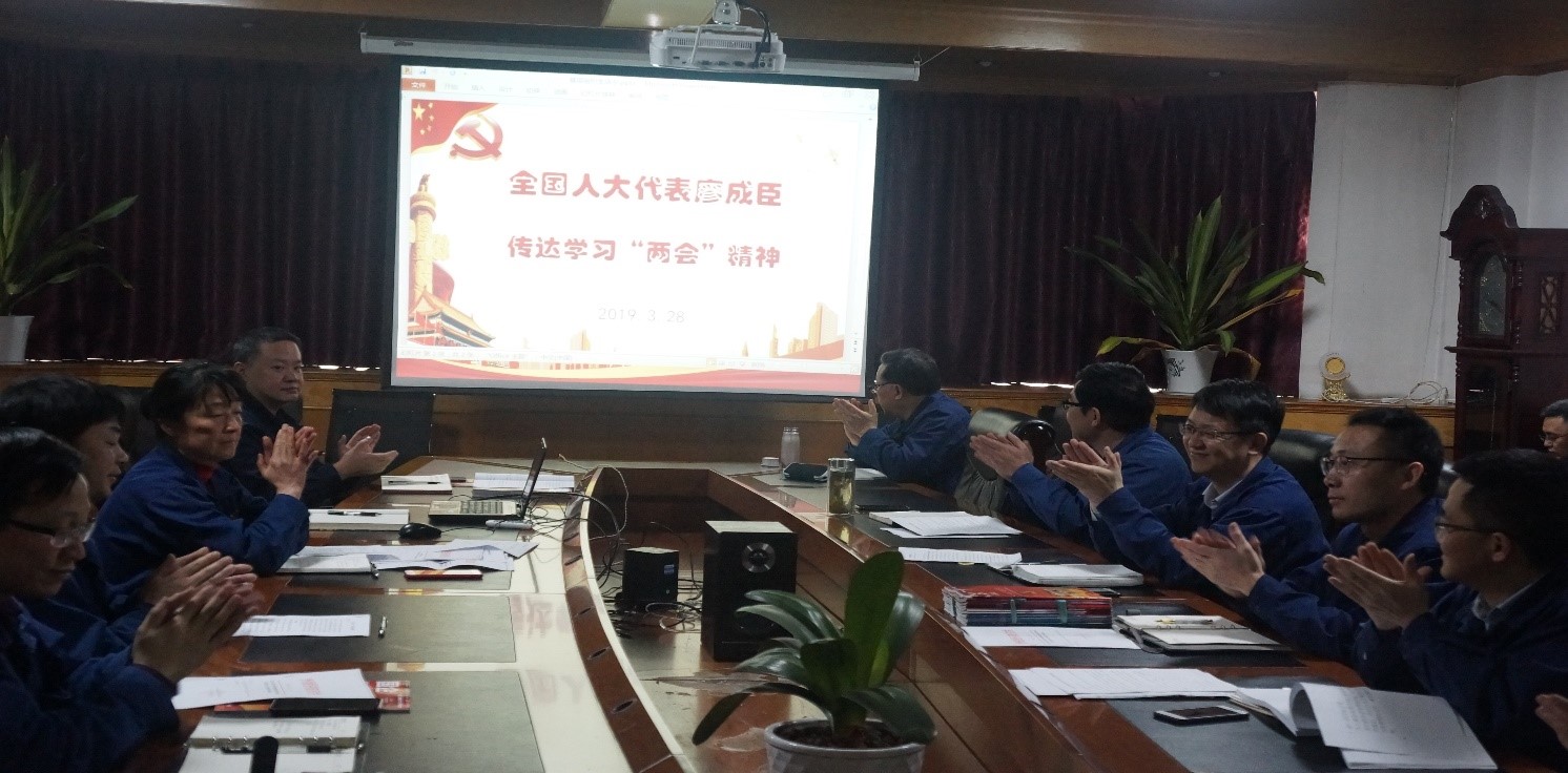 jbo竞博天下人大代表廖成臣为党员干部宣讲天下“两会”精神